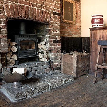The Dove Inn Micheldever Bagian luar foto