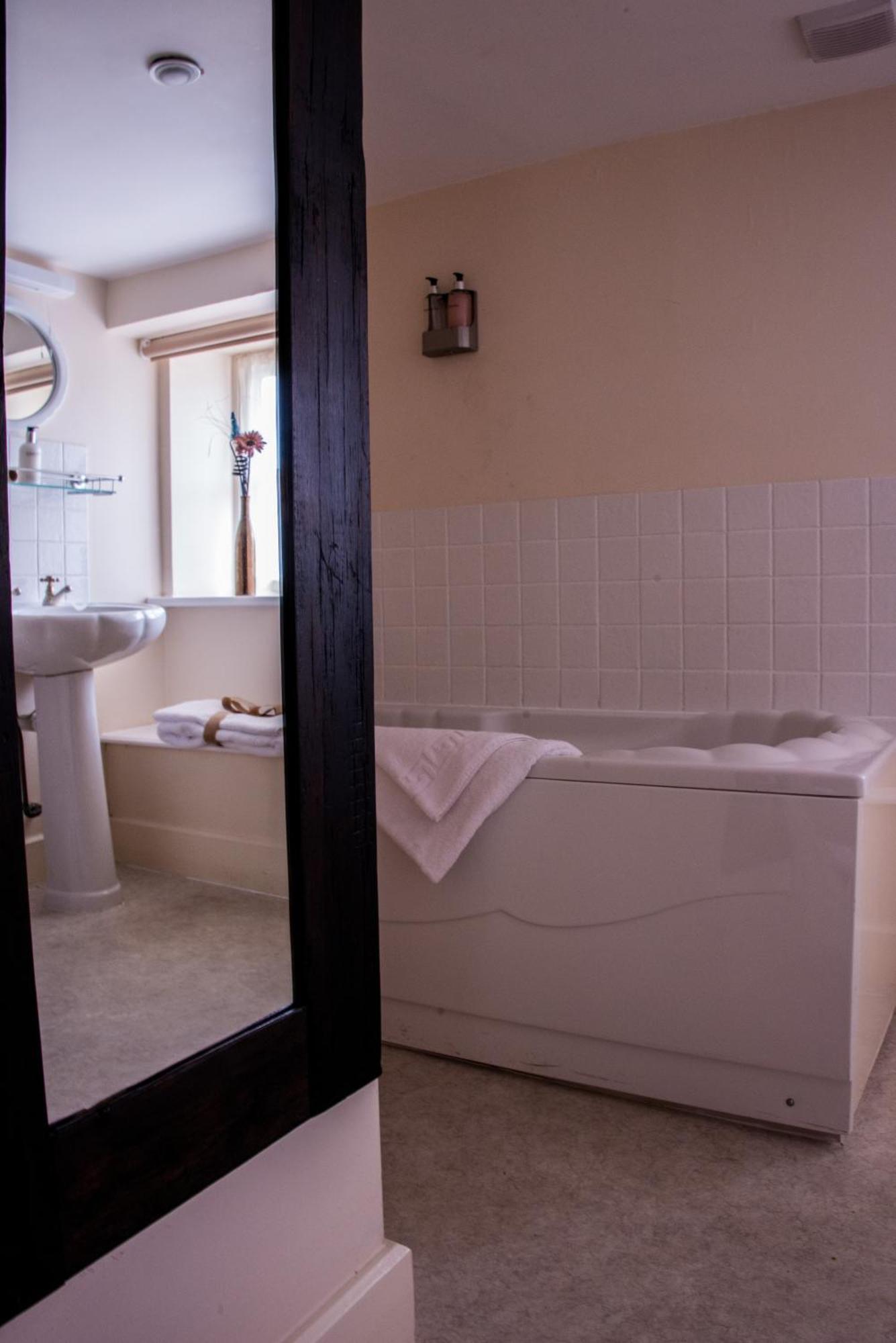 The Dove Inn Micheldever Bagian luar foto