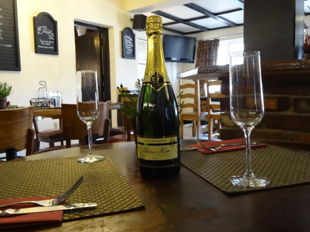 The Dove Inn Micheldever Bagian luar foto